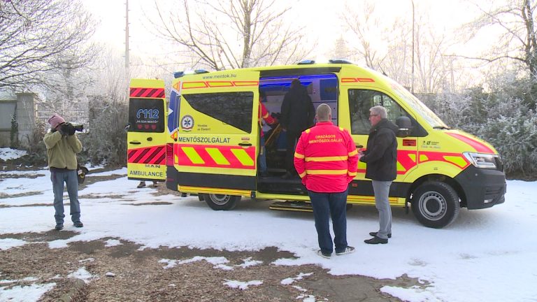 Új mentőautó – korszerű jármű segíti a gyöngyösi mentők munkáját  