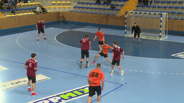 Nagy izgalmak mellett maradt a papírforma