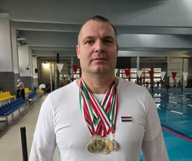 6 arany a rövidpályás országos bajnokságon a gyöngyösi úszótól