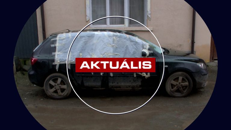 Kaszával támadt egy autóra egy férfi az Akaszka utcában – Aktuális 2026.02.11