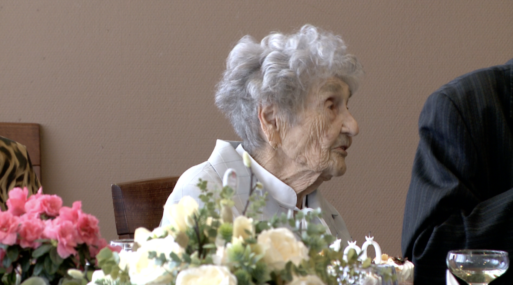 Százéves lett Etelka néni – családja és a város is köszöntötte