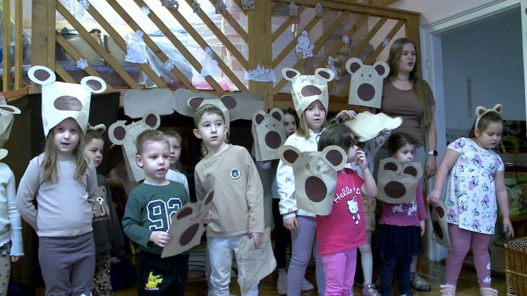 Medve az oviban – jöhet a tavasz