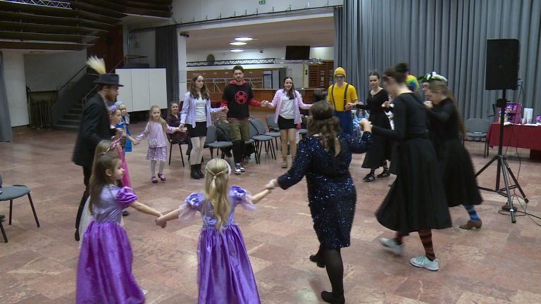 „Itt a farsang, áll a bál”