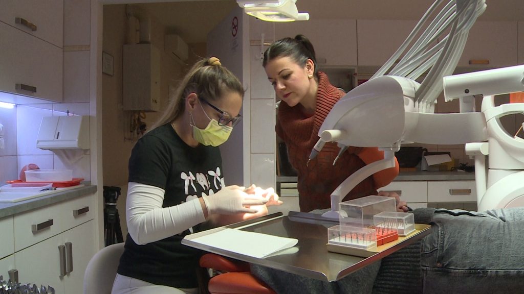 A fogorvos és logopédus közösen is sokat segíthet a  gyerek fejlődésében