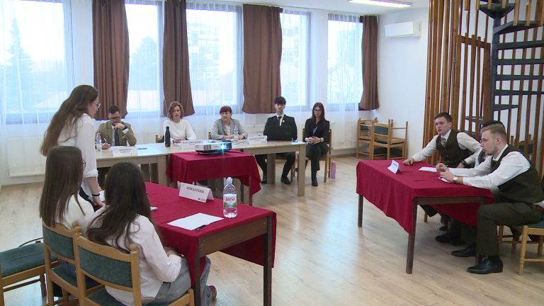 Érvek és ellenérvek – összecsaptak a középiskolások