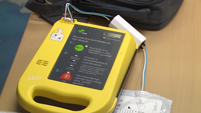 Életmentő készüléket kaptak a Nagyrédei Polgárőrök