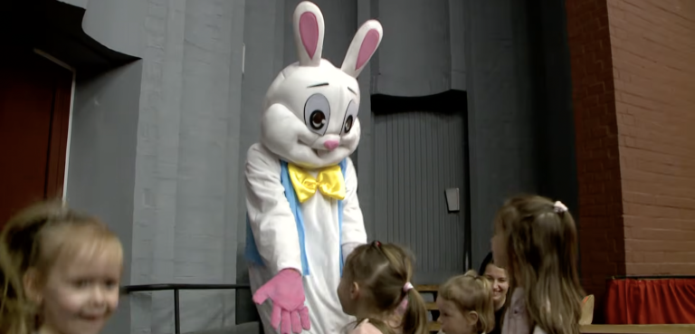 Nyuszimurira várták a családokat a Mátra Művelődési Központba