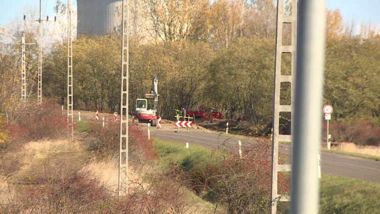 Ismét munkagépek lepik el az erőmű környékét