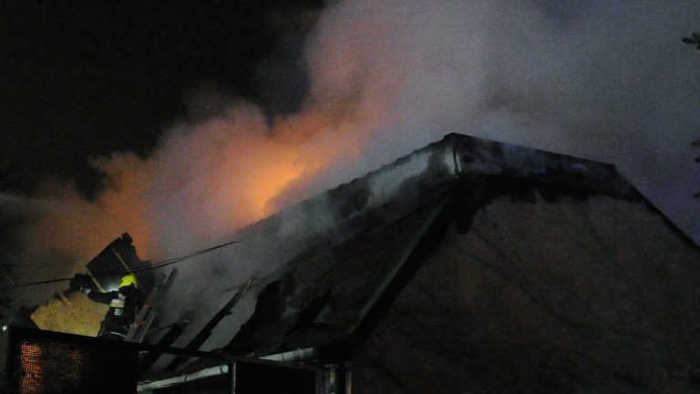 Családi ház ég a nyolcvanasban