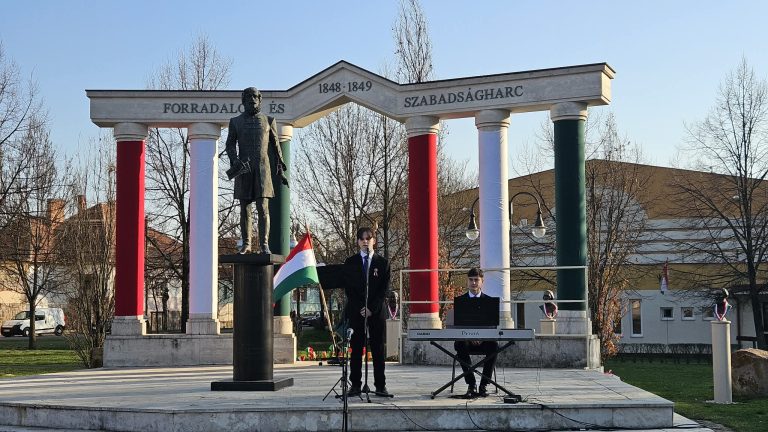„Kelj, magyar ifjúság, légy te virág magad!