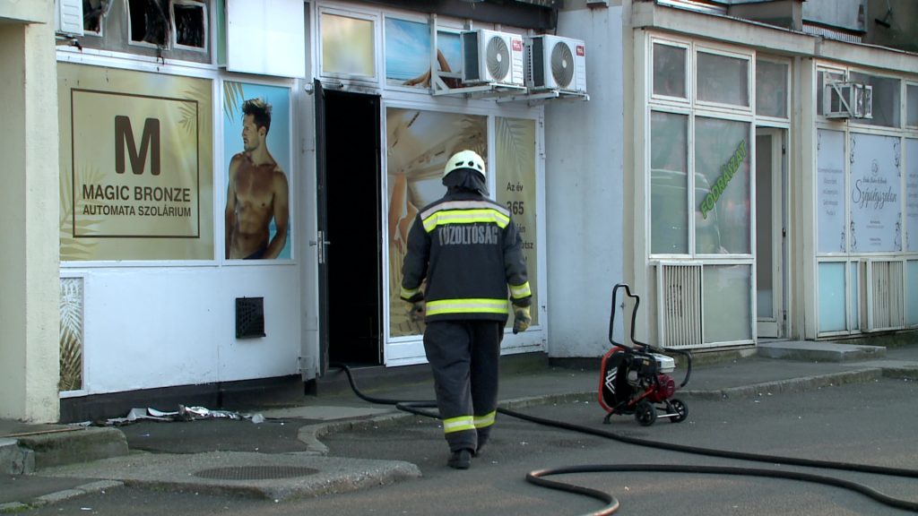 Tűz volt a Róbert Károly utcában (galéria)