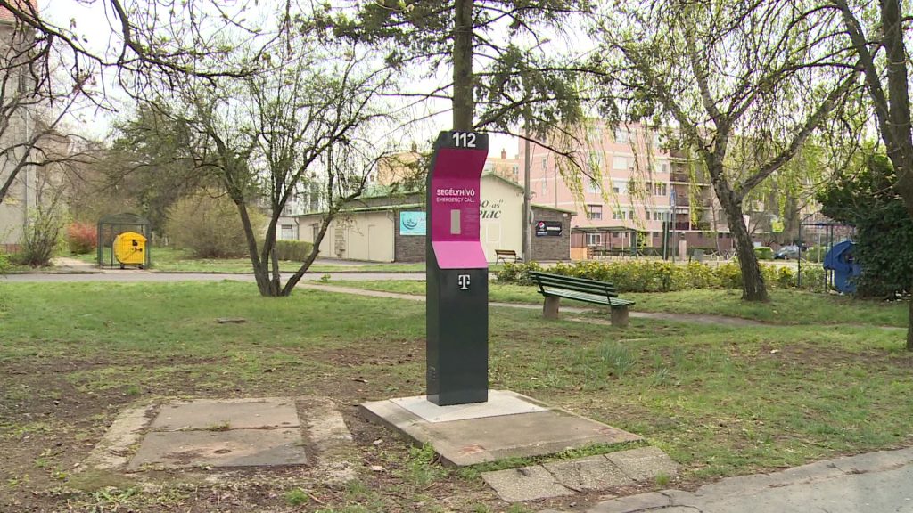Segélyhívó oszlopok váltják fel a telefonfülkéket