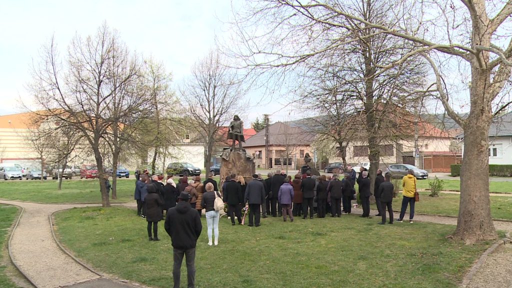 Megkoszorúzták II. Rákóczi Ferenc szobrát