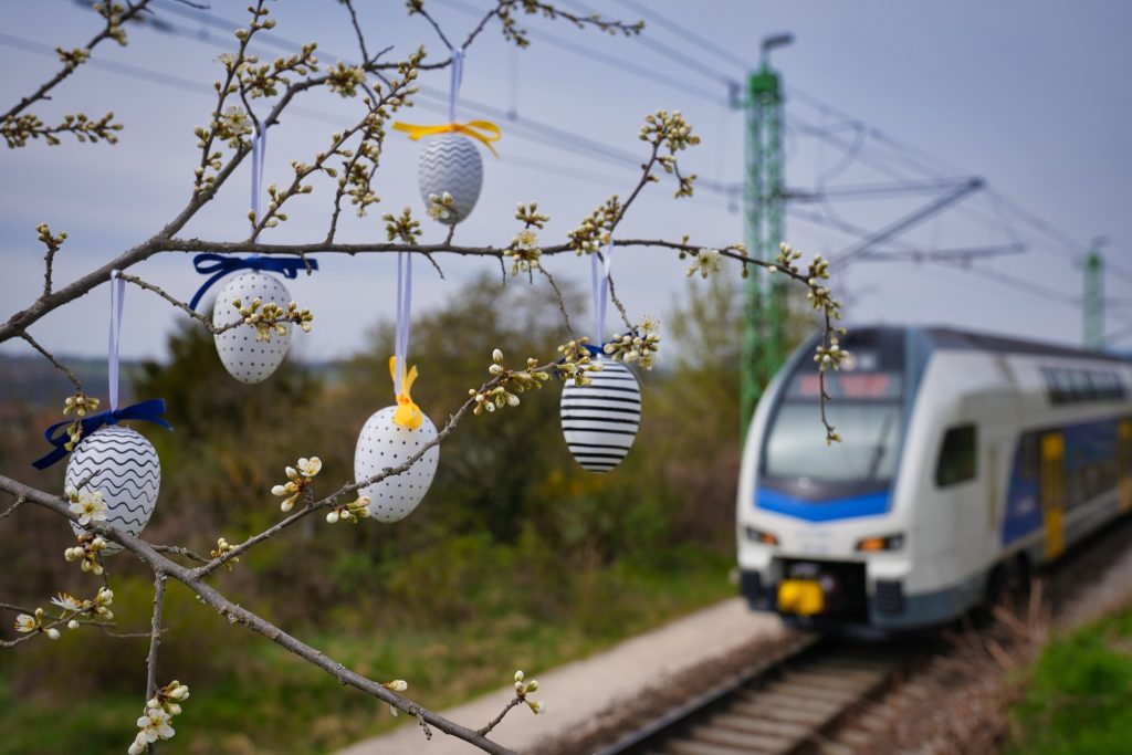Húsvéti menetrend – több vonat és tovább érvényes bérletek