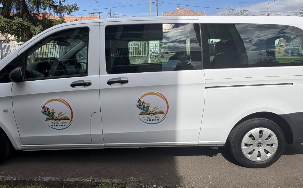 Új autó a Hangya-boy tanodában