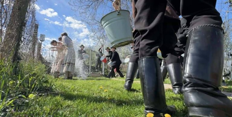 A Vidróczkisok is vödröt ragadtak