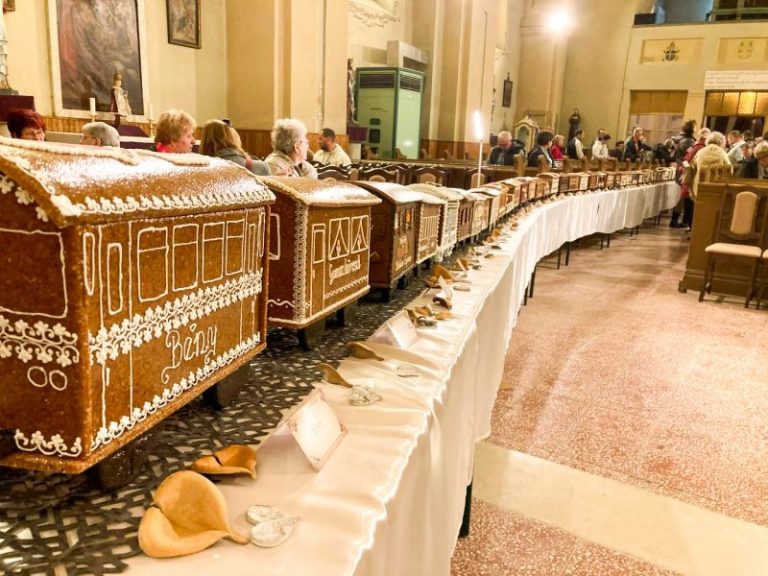 „Egy szív. Egy út. Egy cél.” – 26 méteres grillázsvonat készült