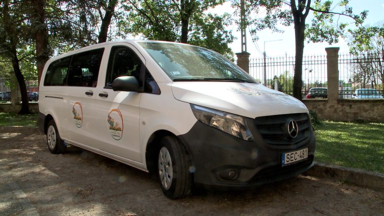 Még több közösségi élmény – új autó a Hangya-boy Tanodánál