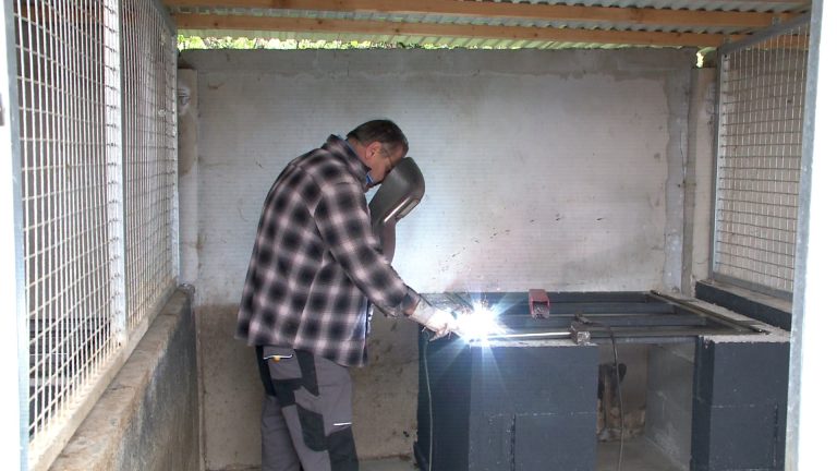 Készülnek az új kutyaházak az Ebrendészeti Telepen