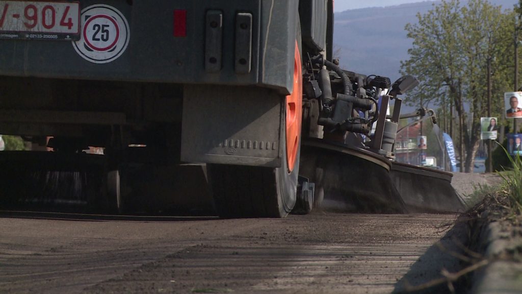 Tavaszi nagytakarítás- megkezdődött az belterületi utak tisztítása