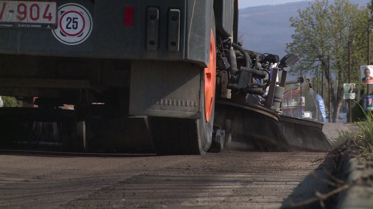 Tavaszi nagytakarítás- megkezdődött az belterületi utak tisztítása