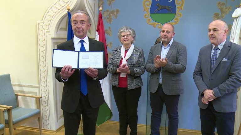 A cél egy élhető körzet – átvette megbízólevelét Kiss János