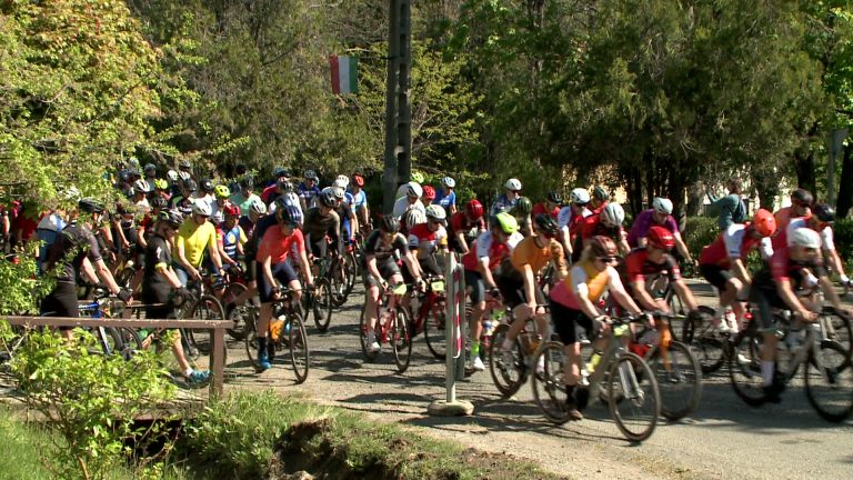 Közel 600-an vágtak neki kerékpárral a Mátrának