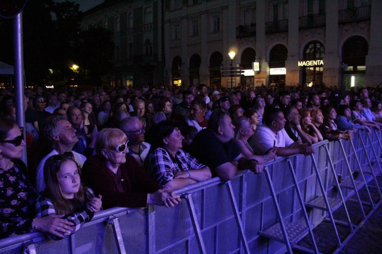 Klasszikusok és fiatalos slágerek a Bornapok zárásán (galéria)