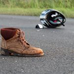 Szalagkorlátnak ütközött egy motoros a 24-es főúton