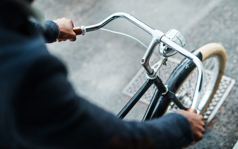 Biciklivel lopott – Hatvanig menekült