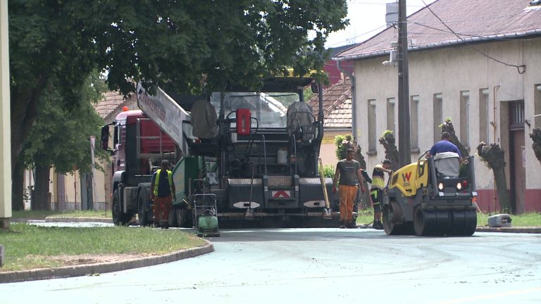 Nem ért véget a városi útszakaszok felújítása