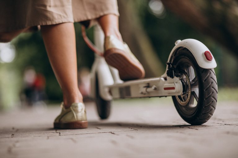 Gyorsaság és figyelmetlenség: nő a rollerbalesetek száma