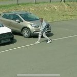 Autókereskedésből lopott – nagy erőkkel keresik
