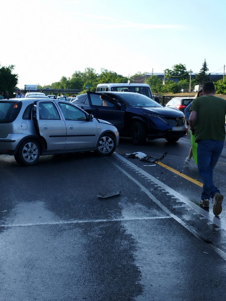 Balesettel indult a nap az m3-ason
