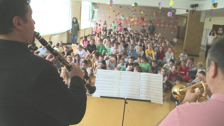 Bemutatkozott a Zeneiskola a Kálváriás diákoknak
