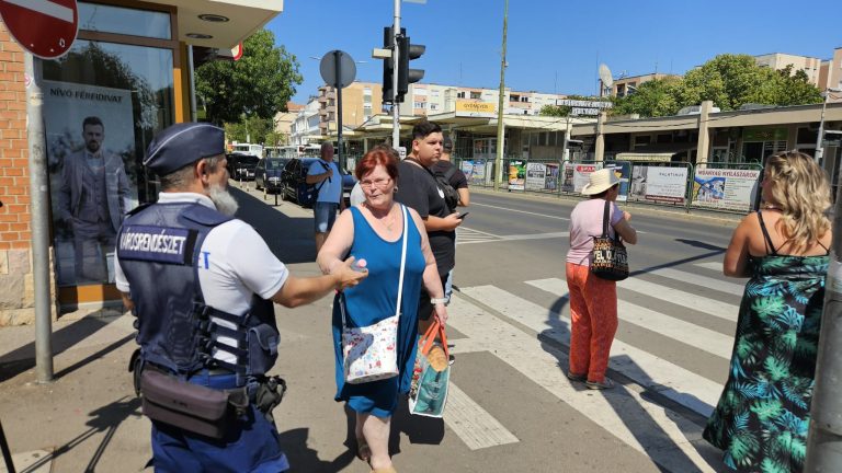 Ivóvízosztás segíti a hőség elleni védekezést Gyöngyösön