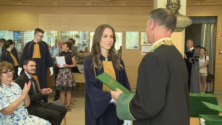 Átvették diplomáikat a Károly Róbert Campus hallgatói