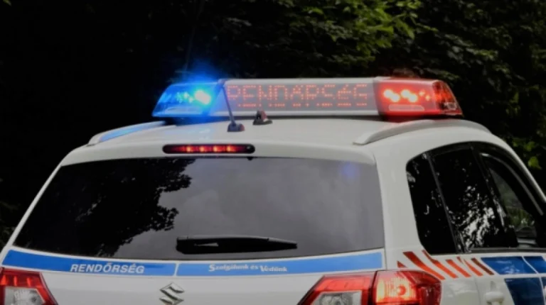 Baleset Gyöngyöstarjánnál – mentőhelikpoter érkezik a helyszínre