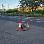 Helyreállítják a beszakadt aknafedelet a Radnóti utcában