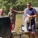 Népszerű humorista segít a vadakon Gyöngyöspatánál (videó)