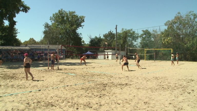 Izgalmas labdamenetekkel zárult  a strandröplabda szezon