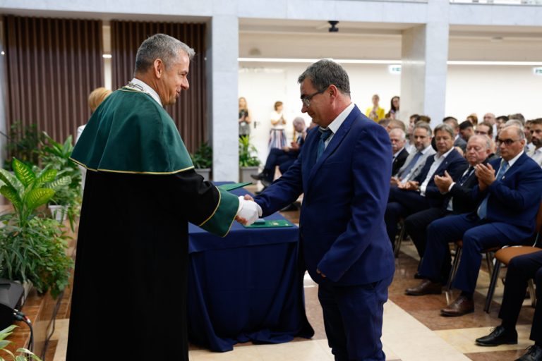 Kétszer megtette a Föld-Hold távot – kitüntették Simon Istvánt