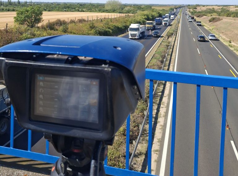 80 helyett 140 km/h-val száguldott az autópályán