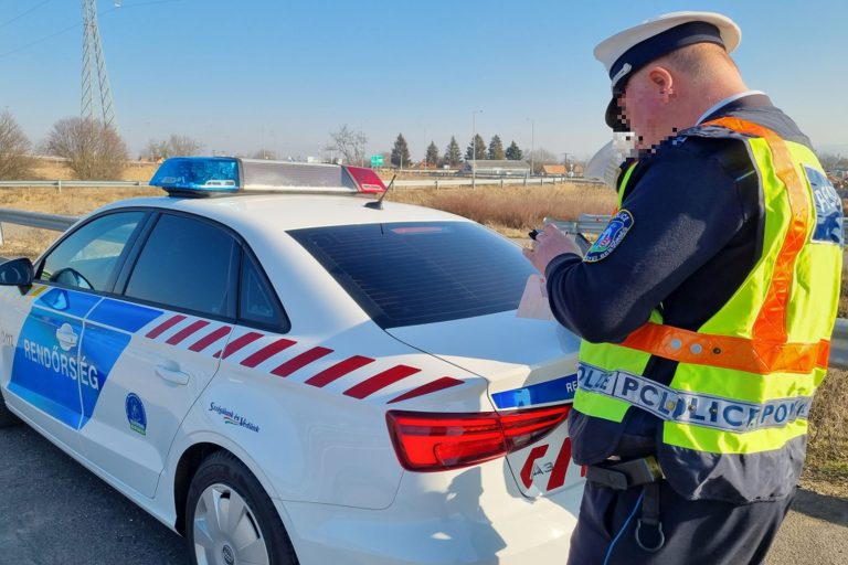 Öv, gyerekülés, bukósisak – most ezeket nézi a rendőrség