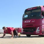 Mint forró kés a vajon- kamionokat húz el Viktor Martin