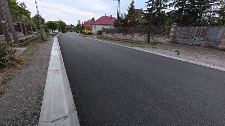 Elkészült a Petőfi Sándor utca fejlesztése Gyöngyöstarjánban