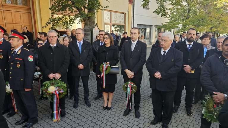 “Emeld a zászlót” – Az ’56-os forradalom és szabadságharcra emlékeztek