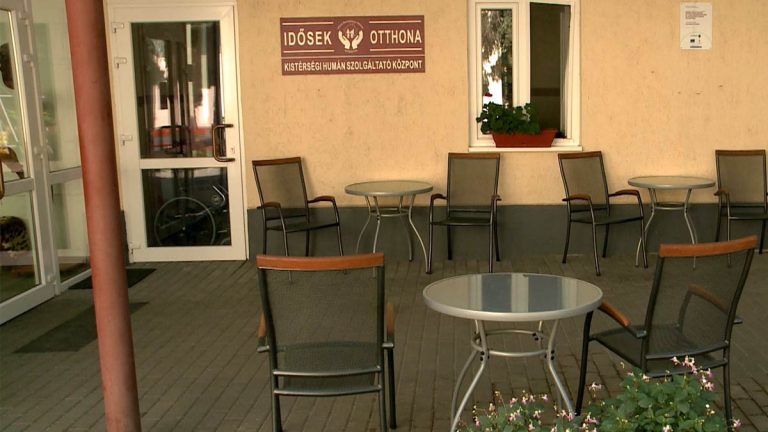 Feloldották a látogatási tilalmat az idősek otthonában